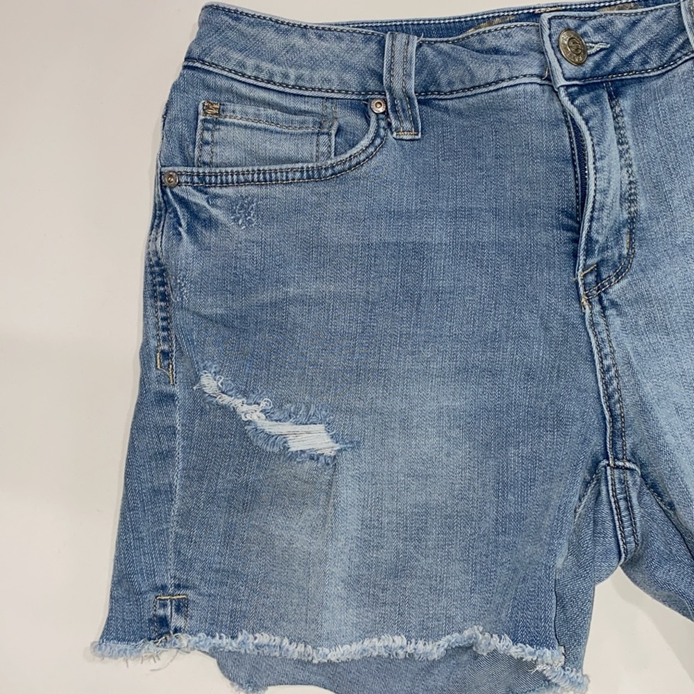 7 For All‎ Mankind Weekend Distressed Shorts - Picture 2 of 8